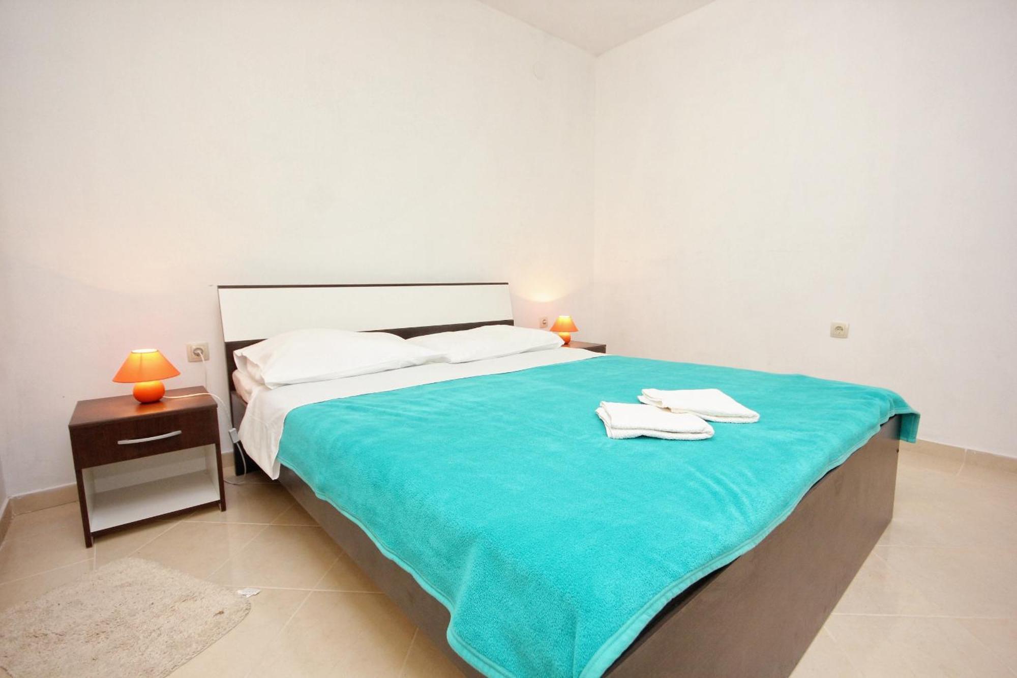 Apartments By The Sea Vlasici, Pag - 9324 Номер фото